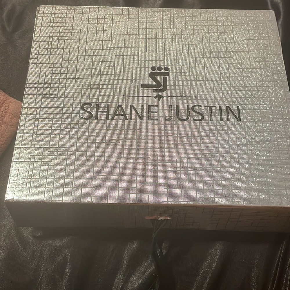 Shane Justin - Picture 2 of 5